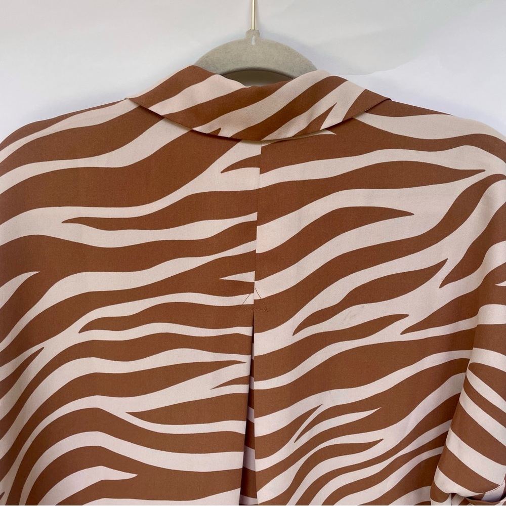 Ann Taylor Dolman Zebra Tan White Short Sleeve Top Collared Medium - Picture 4 of 8